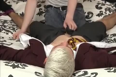 Attachée