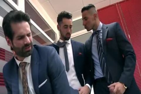 Muscle homo threesome With Facial