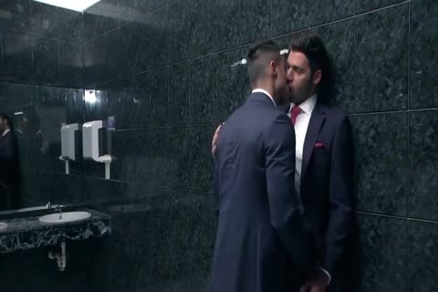 My Boss hammer Me bareback In toilet