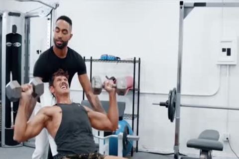 Darksome Gymrat Deepthroats Some Pumped Up Large White 10-Pounder