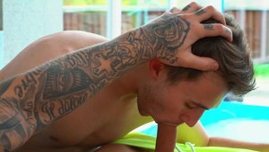 Bromo - Slim and tattooed Ryan Cage throat fuck in the gym