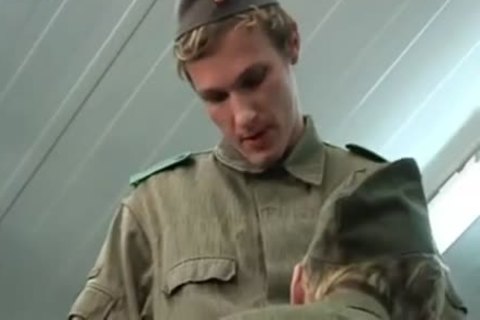 bunch oral job Whit Carrot raw Sex Eat love juice In The Army S Kitchen