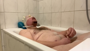 BHDL - THE BREATHTUB three - bizarre LATEXGLOVE BREATHPLAY WITH sperm drinking IN THE BATHTUB -